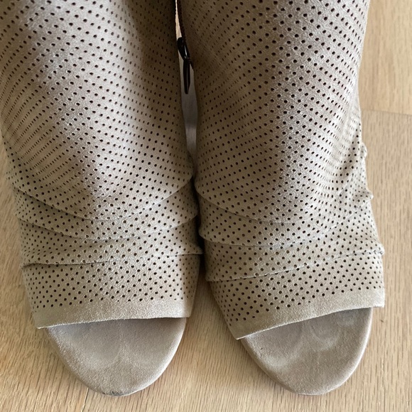 EUC Vince Camuto open toe booties - Picture 5 of 11